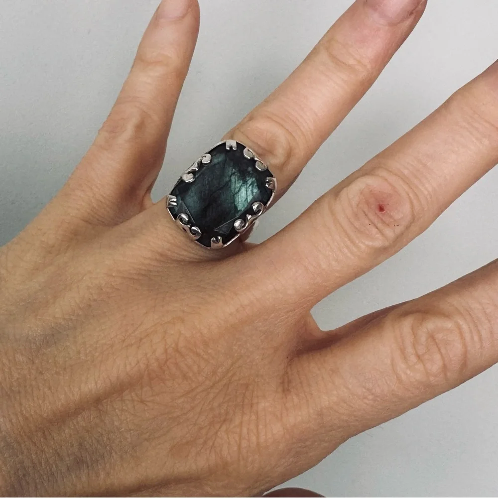 SUNDANCE Brushed Sterling Silver 925 Bezel Bold Love of Labradorite Ring Sz 7